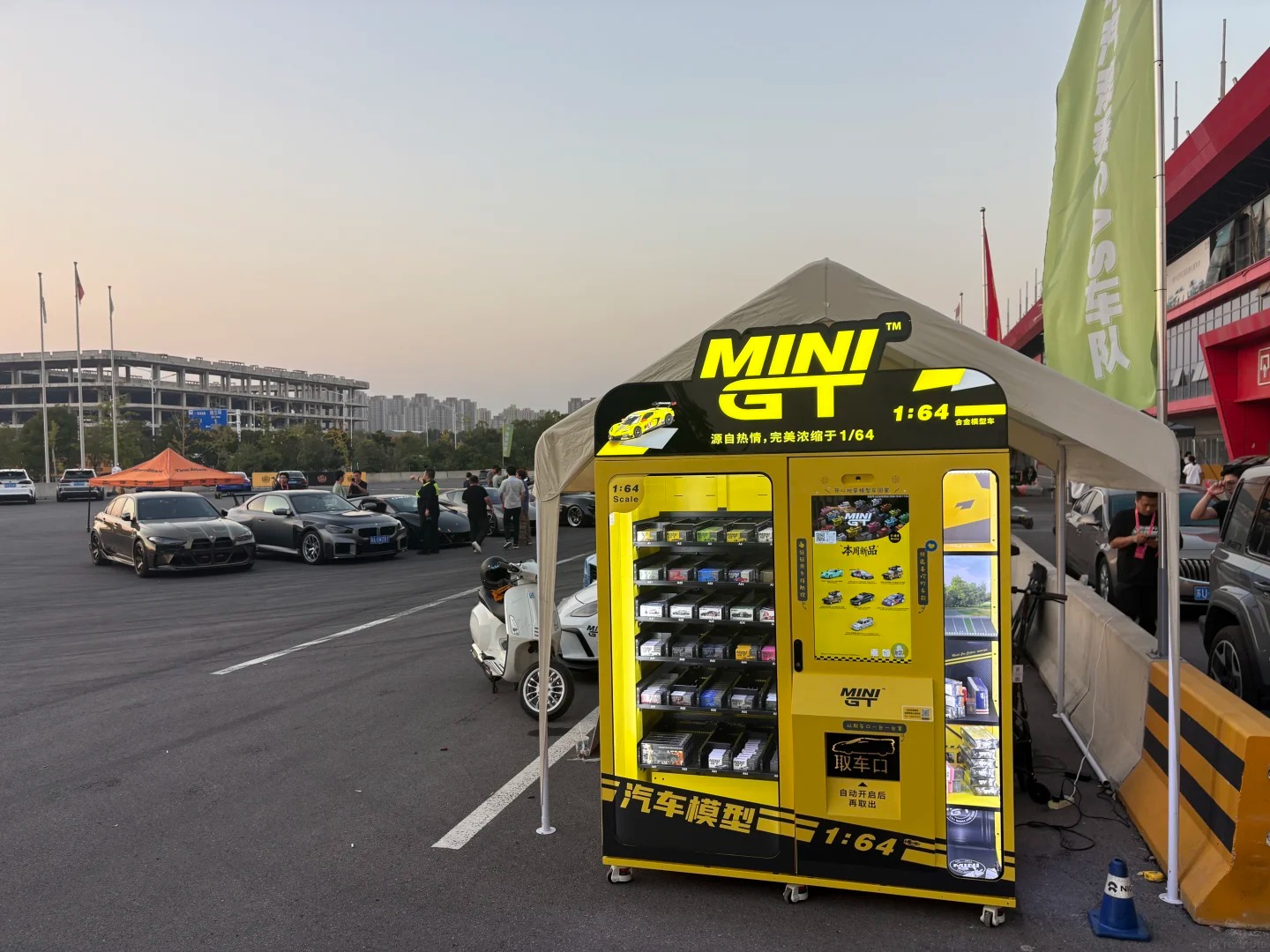 ✨MINI GT贩卖机空降赛场 图片 1