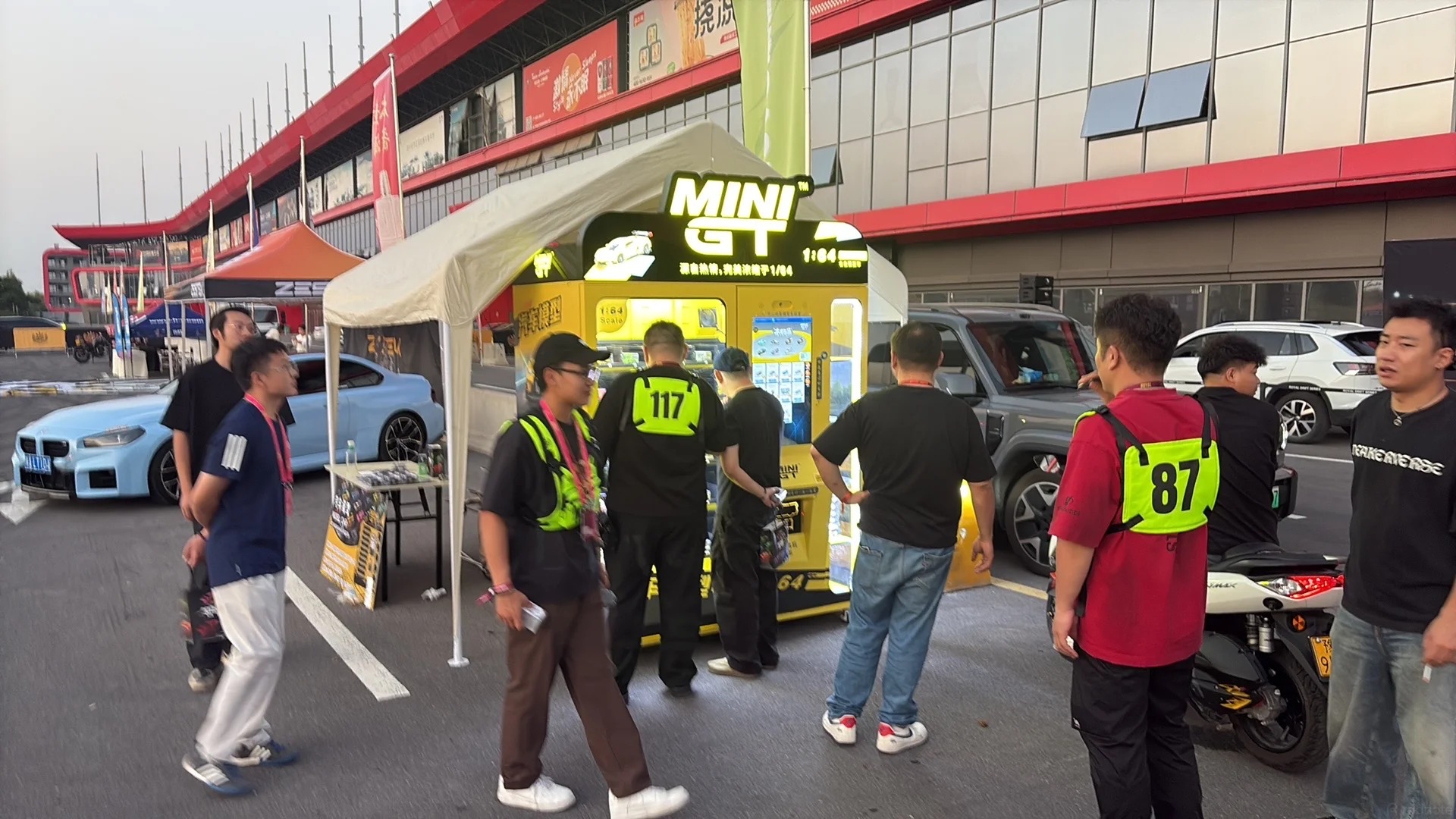 ✨MINI GT贩卖机空降赛场 图片 3